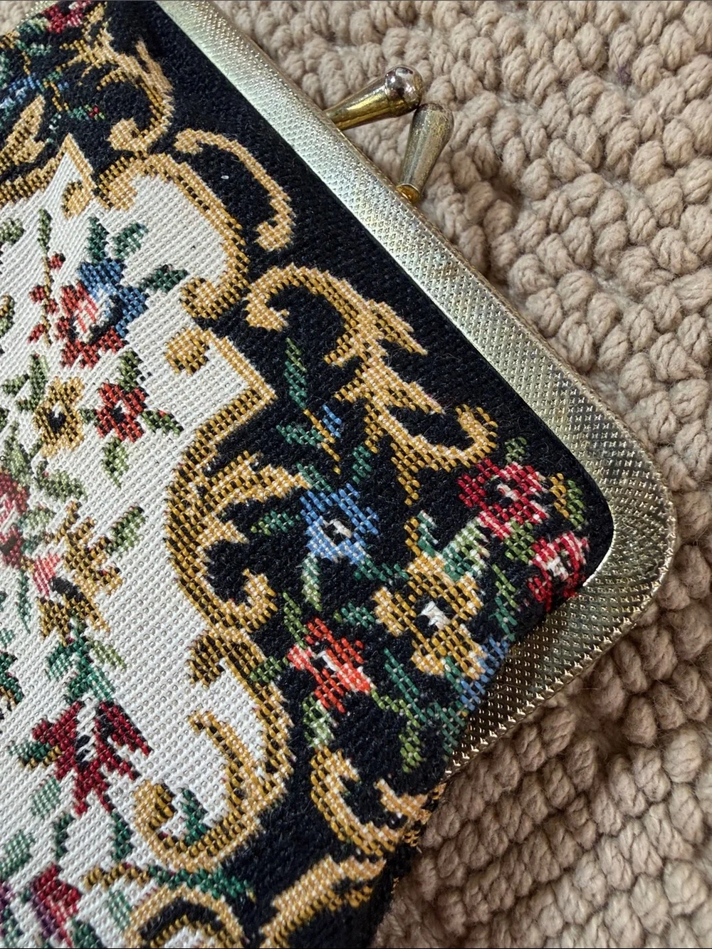 Vintage Made in Hong Kong Floral Tapestry Kiss Lock Coin Purse